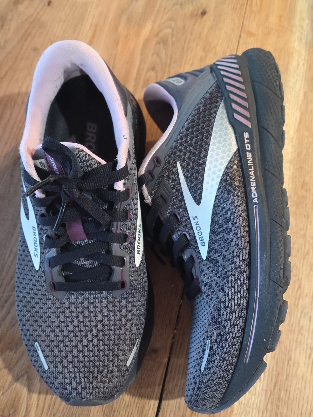 Brooks Women’s Running Shoes — Gray with Pink Lining